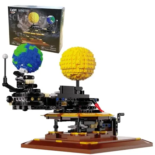CaDA Set C71004W Solar System Bricks - Klemmbausteine-Set mit 865 Teilen, das die Bewegungen von Sonne, Erde und Mond realistisch simuliert und die Feinmotorik sowie das technische Verständnis fördert. Ideal für Astronomie-Fans ab 8 Jahren!