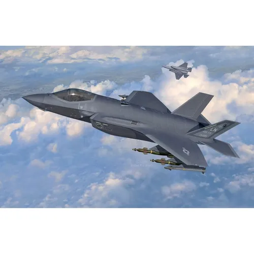 Revell Lockheed Martin F-35 A Lightning II 63799 Modellbausatz - Detaillierter Modellbausatz des modernen Kampfflugzeugs F-35 A, ideal für Modellbau-Enthusiasten und Sammler.