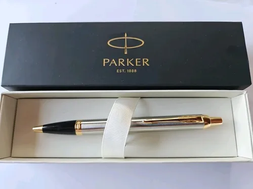 Parker IM Kugelschreiber - Brushed Metal, Mittlere Spitze, Blau - Eleganter Füller aus gebürstetem Metall mit ergonomischem Design und zuverlässigem Quinkflow-Tintenfluss. Ideal als stilvolles Geschenk in hochwertiger Geschenkbox.