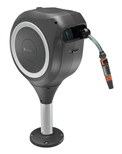 Terrassen-Schlauchbox RollUp M - 20 Meter Schlauchtrommel in grau-weiß, inklusive praktischer Reinigungsspritze für müheloses Bewässern