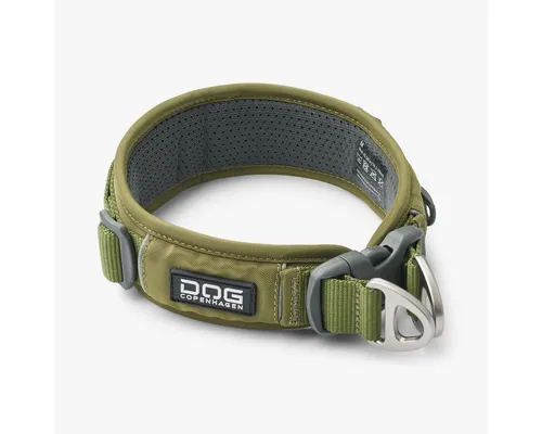 Dog Copenhagen V3 Nylon Hundehalsband Urban Explorer - Das V3 Explorer™ Hundehalsband von DOG Copenhagen bietet hohen Tragekomfort durch atmungsaktive Polsterung und ergonomisches Design. Mit reflektierenden Elementen und dualem D-Ring-System für zusätzliche Sicherheit ist es ideal für aktive Hunde.