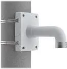 Axis T91B77 Masthalterung für Netzwerkkameras - Multimedia Zubehör für Netzwerkkameras, ideal für stabile Montage mit pulverbeschichtetem Aluminium und Edelstahlgurten, geeignet für Innen- und Außenbereiche.