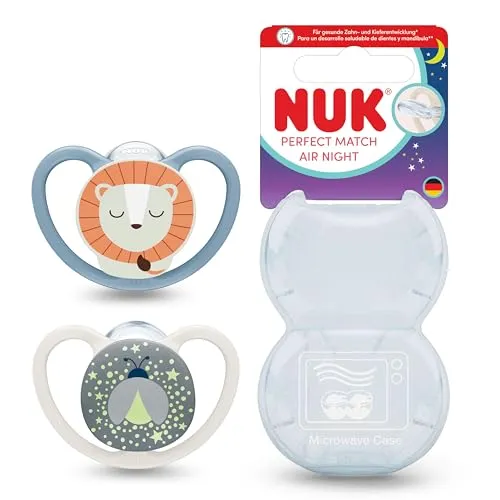 NUK Perfect Match Air Night Baby-Schnuller | 0-6 Monate | Leuchtende Schnuller, die Luftzirkulation fördern & Speichelrash verhindern | 95% Baby-Akzeptanz** | Löwe | 2 Stück