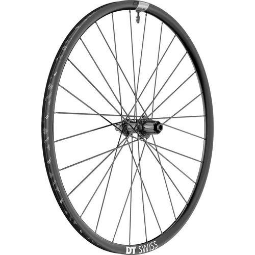 DT Swiss Laufrad HE 1800 Spline 700C 23 mm - Leichtes und robustes Laufrad für optimale Performance auf der Straße. Ideal für ambitionierte Radfahrer, die Qualität und Zuverlässigkeit schätzen.