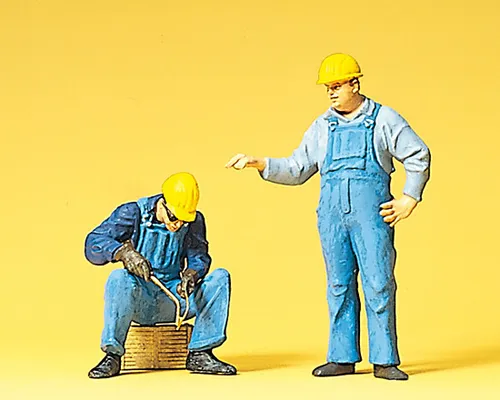 Preiser 45076 Spur G - Arbeiter mit Schutzhelm bei Schweißarbeiten - Präzise Figur für den Modellbau in Spur G, ideal zur Detailgestaltung von Baustellen-Szenen.