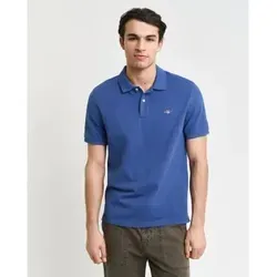 GANT REG Shield SS Pique Polo - Stylisches Polo-Shirt mit normaler Passform und Flachstrickkragen. Die grafische Markenstickerei auf der Brust sorgt für einen modernen Look – ideal für Freizeit und Alltag.