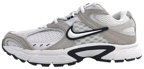 Nike V5 RNR Suede 2 Sportschuh Beige Gr. 47.5 - Bequemer Sportschuh mit atmungsaktivem Mesh-Obermaterial, ideal für sportliche Aktivitäten. Flacher Absatz und mittlere Weite sorgen für optimalen Tragekomfort.
