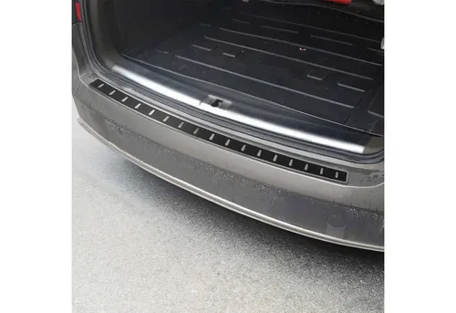 OMAC Ladekantenschutz für Audi A4 Avant B8 (2007-2015) - Abdeckblenden für optimalen Schutz vor Kratzern beim Be- und Entladen. Hergestellt aus rostfreiem Edelstahl, bietet er Langlebigkeit und einfache Montage ohne Bohren.