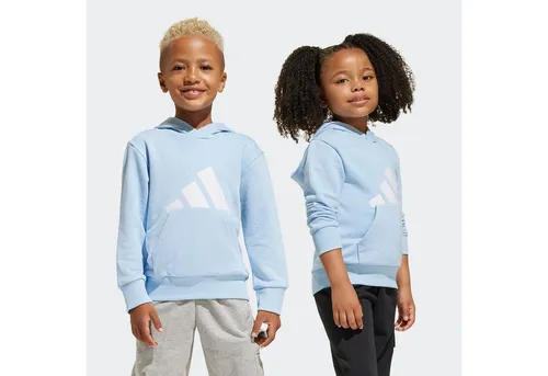 adidas Unisex Kinder Essentials Big Logo Hoodie, Glow Blue/White - Kinder-Sweater mit regulärer Passform, hergestellt aus 70 % recycelten Materialien, ideal für nachhaltigen Modebewusstsein und Komfort.