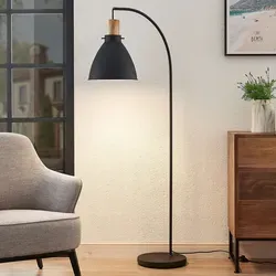 Lindby Stehlampe Trebale - Skandinavische Stehlampe aus Eisen und Eukalyptusholz, ideal für Wohnzimmer und Schlafzimmer, sorgt für stilvolle Beleuchtung und Gemütlichkeit.