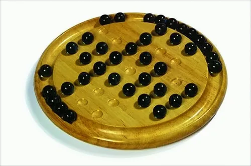 Philos Solitaire - Hevea-Holz 242432 - Gesellschaftsspiel aus hochwertigem Hevea-Holz mit 220 mm Durchmesser und Glaskugeln. Ideal für entspannte Spielabende und fördert strategisches Denken.