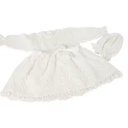 Taufkleid Johanna 62 - Elegantes Taufkleid Johanna mit langärmeligem Ajourmuster, satinfüttertem Rock und passendem Mützchen. Ideal für Taufen und festliche Anlässe, wie Blumenmädchen oder Familienfeiern.