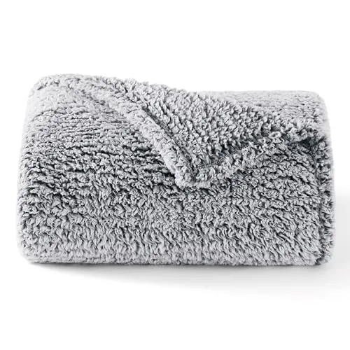 BEDSURE Decke Sofa Kuscheldecke Flauschig Grau - Warm Sherpa Sofaüberwurf Winter Decke, Dicke Couchdecke, 150x200 cm XL Flauschige Wohndecke für Couch