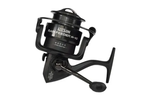 Grauvell Vorteks Feeder Rain N-40 Angelrolle - Hochwertige Feederrolle von Grauvell mit breiter Aluminiumspule für weite Würfe. Mit 5 Kugellagern und komfortabler Kurbel für reibungsloses Fischen. Ideal für passionierte Angler!