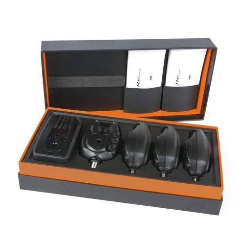 Fox Micron RX+ 4 Rod Presentation Set - Praktisches Funkbissanzeiger Set für Karpfenangler mit 4 Bissanzeigern. Wetterfest, mit Vibrations-Alarm und Anti-Diebstahl-Funktion – ideal für unbeschwerte Angelausflüge.