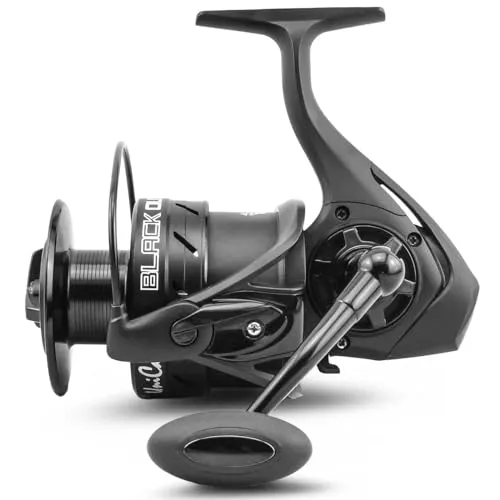 Uni Cat Wallerrolle Black Out 10000 - Robuste Wallerrolle zum Ansitzangeln, ideal für Großfische mit 5+1 Kugellagern und fein justierbarer Frontbremse. Perfekte Schnurverlegung dank S-Curve Getriebe – für passionierte Angler!