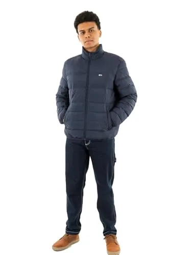 Tommy Jeans Herren Steppjacke Packable Down Jacket - Blau (Dark Night Navy) - Funktionsjacken aus 100% recyceltem Nylon, ideal für den Übergang mit hohem Tragekomfort und zeitlosem Design. Perfekt für jeden Anlass und stylisch mit dezentem Tommy Jeans Branding.