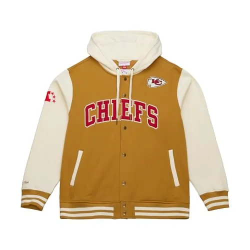 Mitchell & Ness NFL Vintage College Jacke - Kansas City Chiefs - Hochwertige Vintage College Jacke mit Kapuze und Druckknopfverschluss. Ideal für Freizeit und Sport, bietet sie optimalen Tragekomfort dank warmem Fleecefutter und elastischen Bündchen.