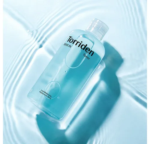Torriden Toner DIVE-IN LOW MOLICULAR HYALURONIC-ACID TONER, versorgt die Haut intensiv „von innen heraus“ mit Feuchtigkeit