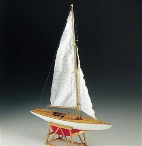 Corel Segelschiff Drachen Monotype Yacht 1:25 - Modellbau Schiff aus hochwertigem Holz, ideal für Modellbau-Enthusiasten und Sammler. Präzise Detailarbeit für ein authentisches Segelerlebnis.