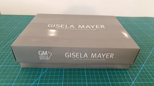 Gisela Mayer Nature Deluxe Long Perücke RL19/23 - Damenperücke aus Kunsthaar in hellblond, ca. 55 cm lang. Natürlicher Look und komfortable Monofilament-Verarbeitung für einen angenehmen Tragekomfort.