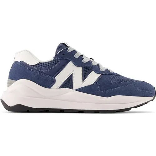 New Balance 5740 Sneaker Blau 44,5 EU - Sportlich & Stilvoll - Der New Balance 5740 in Vintage Indigo/Sea Salt kombiniert sportliche Eleganz mit hochwertigem Leder und Synthetik. Ideal für jeden Tag und bietet optimalen Tragekomfort.
