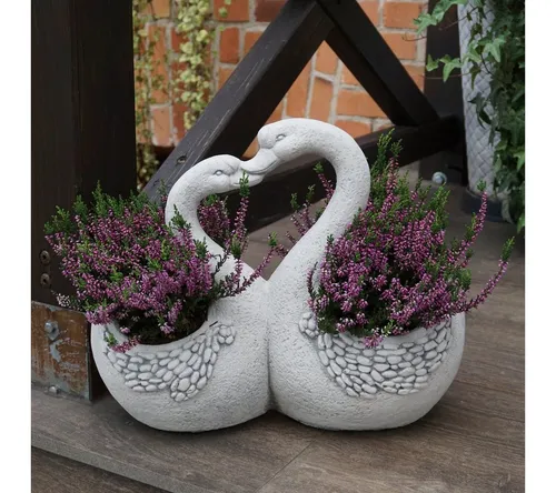 Gartenfigur Liebevolle Schwäne als Blumenampel - Garten-Zubehör: Frostsichere Schwäne als dekoratives Pflanzgefäß, ideal für blühende Pflanzen das ganze Jahr über und Symbol für Liebe und Treue.