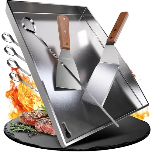 WILDGÅRD® Grillplatte - Plancha Grill Platte aus Edelstahl 40 x 30 cm - Grillplatten für BBQ & Kohlegrill, mit auslaufsicheren Seiten für müheloses Grillen und einfache Reinigung – inklusive 2 Grillspachtel und 5 Edelstahl-Spießen für perfekte Grillkreationen!