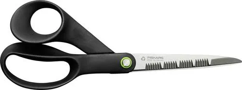 Fiskars ReNew Gartenschere 210mm - Ergonomische ReNew Gartenschere für rechts-händige Nutzung, ideal zum Schneiden von Blumen und Kräutern. Hergestellt aus 80% recyceltem Material für nachhaltigen Einsatz und angenehme Griffigkeit.