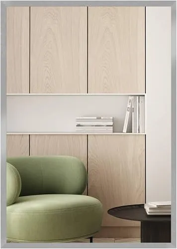 nielsen HOME Wandspiegel 50 x 70 cm – Moderner Spiegel in Silber Glanz - Eleganter Wandspiegel mit hochwertigem MDF-Rahmen in Aluoptik. Bietet ein klares, verzerrungsfreies Spiegelbild und lässt Räume heller und größer wirken. Einfache Montage für vertikale oder horizontale Nutzung.