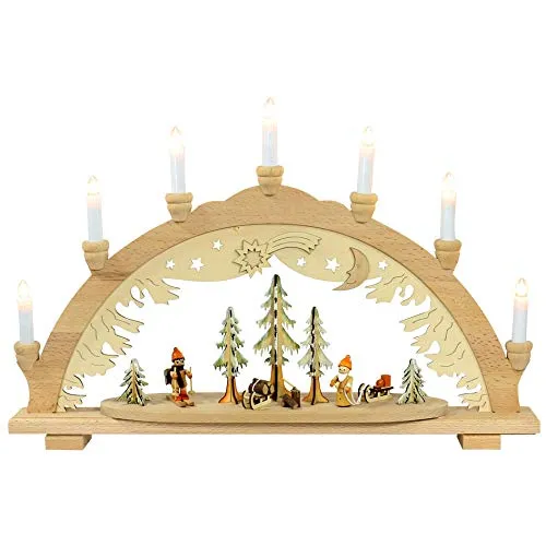 Dekohelden24 Schwibbogen, 7 flammig, Motiv: Wald mit Jäger und Weihnachtsmann - Weihnachtlicher Zierschmuck, 7-flammiger Schwibbogen mit liebevollem Waldmotiv, inkl. Anschlusskabel und Ersatzglühbirne für festliche Stimmung und Gemütlichkeit.