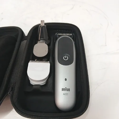 Braun All-in-One Trimmer-Set 7, 18-in-1 Multigroom - Sets & Kits für die Ganzkörperpflege mit 14 Längeneinstellungen, ultrascharfer ProBlade-Klinge und 120 Min Akku-Laufzeit für müheloses Styling und maximale Präzision.