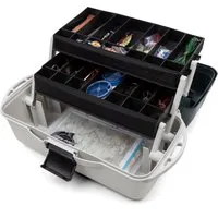 normani FISHING SPORTS Angelbox Gandia - Die Angelbox „Gandia“ bietet cleveres Design für Angler. Mit verstellbaren Fächern und robustem, wasserfestem Material ist sie ideal für jeden Angelausflug. Ergonomischer Griff für einfachen Transport und sicherer Verschluss für Ihre Ausrüstung.