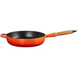 Le Creuset Signature gusseiserne Sautépfanne 28 cm Ofenrot - Pfanne für alle Herdarten, hergestellt in Frankreich. Mit langlebiger Emaille und Cool-Touch-Holzgriff für perfekten Halt und gleichmäßige Wärmeverteilung.