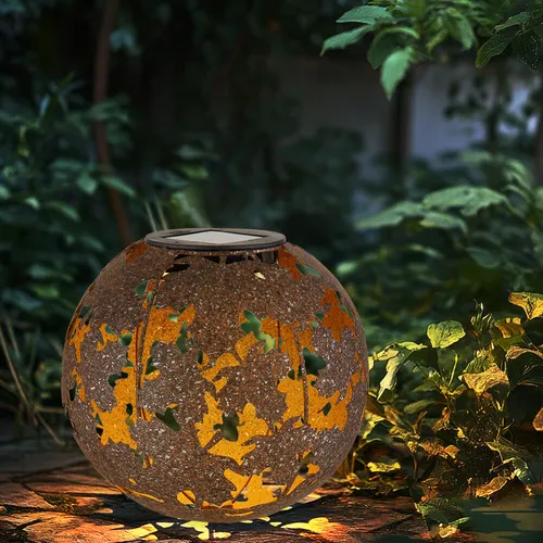 Solarleuchte rostfarbene Kugel mit Ahornblättern - Lampen für den Garten, wetterfest mit rustikalem Charme und warmweißem Licht, ideal für stimmungsvolle Abende im Freien.
