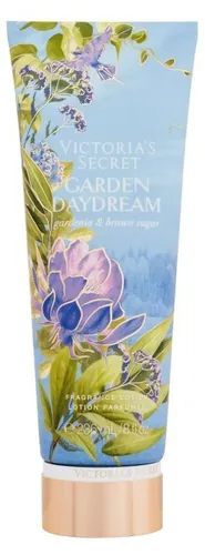 Victoria's Secret Garden Daydream Körperlotion 236 ml - Die Victoria's Secret Garden Daydream Körperlotion (236 ml) bietet eine feuchtigkeitsspendende Pflege für die Haut. Ideal für die tägliche Anwendung nach dem Duschen, zieht schnell ein und verleiht ein geschmeidiges Hautgefühl.