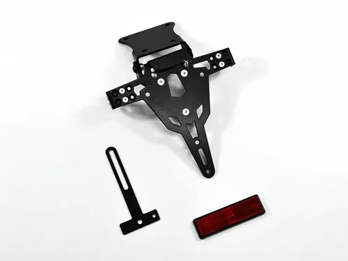 Kawasaki ZX-6R BJ 2005-06 Kennzeichenhalter - Kennzeichenhalter aus schwarzem, pulverbeschichtetem Material, verstellbarer Neigungswinkel, keine Änderungen an Verkleidungsteilen nötig, TÜV-frei mit ABE.
