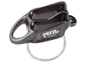 Petzl Reverso Grün - Ultraleichtes Sicherungsgerät - Kletterzubehör mit Reverso-Modus für das Sichern von einem oder zwei Nachsteigern. Ideal für Sportklettern und Mehrseillängenrouten, schützt das Seil vor Verschleiß.
