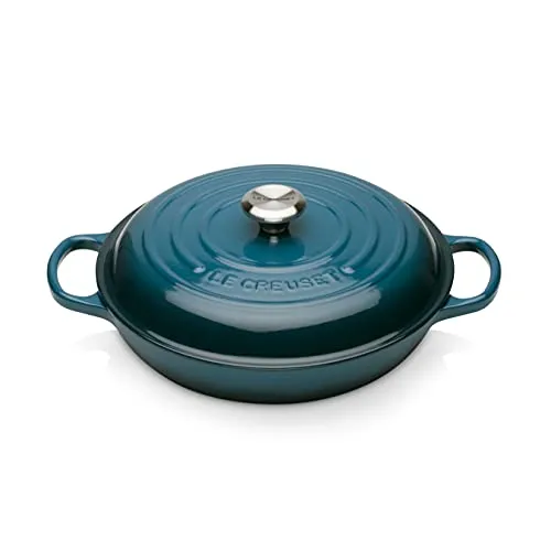 Le Creuset Signature Gusseisen Gourmet-Profitopf Ø 26 cm - Hochwertiger Gusseisen-Profitopf, ideal zum Anbraten und Überbacken. Für alle Herdarten geeignet, inklusive Induktion. Mit gleichmäßiger Wärmeverteilung und komfortablen Griffen. Ein Must-Have für die Küche!