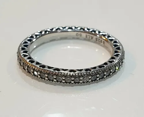 Pandora Funkeln und Herzen Ring Silber (190963CZ-50) - Eleganter Silberring mit funkelndem Zirkonia, perfekt für besondere Anlässe oder als Geschenk, Ringgröße 50.