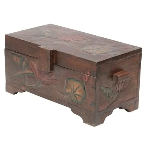 Oriental Galerie Holzkiste Schatztruhe mit Schnitzereien - Truhe im Shabby-Stil aus Palmenholz, handgefertigt in Indonesien. Zarte Lotusornamente und einzigartiger Vintage-Look machen sie zum Blickfang.