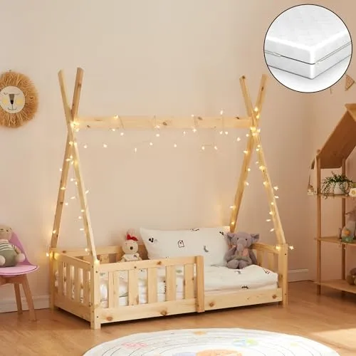 Kinderbett ‘Helsingborg’ mit Matratze und Rausfallschutz - Gemütliches Kinderbett in Tipi-Optik, inklusive orthopädischer Matratze für optimalen Schlafkomfort. Ideal für ein zauberhaftes Kinderzimmer!