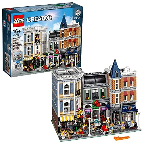 LEGO 10255 Stadtleben - Großes Bauset für kreative Teenager und Erwachsene - Bauspielzeugset mit 8 Minifiguren und detailreichen Gebäuden. Feiere 10 Jahre modulare Baukunst mit einem Café, Blumenladen und Tanzstudio!