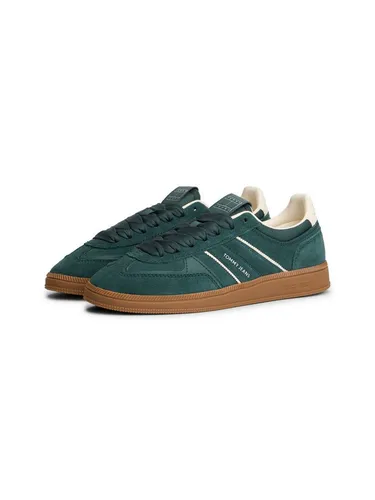Tommy Jeans THE GREENWICH EDGE SUEDE Plateausneaker in Grün – Sportlicher Freizeitschuh für Damen - Stylischer Plateausneaker mit 3 cm Absatzhöhe und gepolstertem Schaftrand. Ideal für einen sportlichen Look im Alltag. Hochwertige Materialien sorgen für Komfort und Langlebigkeit.