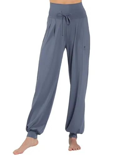 Magadi Yogahose Florence aus Naturmaterial Blue Grey S - Bequeme Yoga-Hose von MAGADI für optimale Bewegungsfreiheit und Tragekomfort. Der breite, verstellbare Bund sorgt für perfekten Halt. Hergestellt aus nachhaltigen Materialien, ideal für die tägliche Yoga-Praxis.