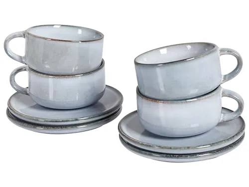 Handgefertigtes Set aus 4 Tassen mit Untertassen in Hellblau - Thermobehälter Set aus hochwertigem Steinzeug mit einzigartiger reaktiver Glasur, spülmaschinen- und mikrowellengeeignet für einfache Handhabung und stilvolles Servieren.