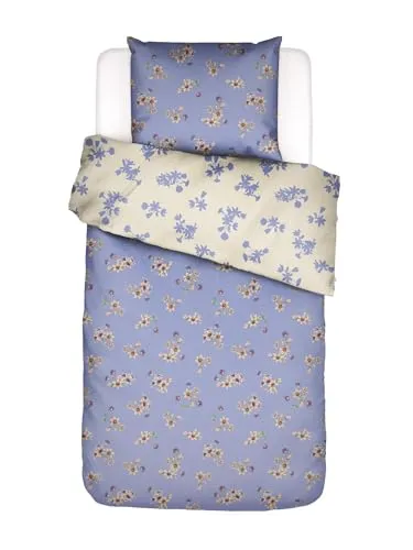 ESSENZA Bettwäsche Fiora Lavender Blue, 135x200 + 1x 80x80 cm - Eleganter Baumwollsatin - Die ESSENZA Bettwäsche Fiora begeistert mit ihrem floralen Design und besteht aus hochwertigem Baumwollsatin. Pflegeleicht und atmungsaktiv, verleiht sie Ihrem Schlafzimmer eine stilvolle Note.