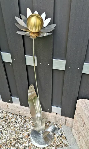 Produktbild Skulptur Blume Palermo aus Edelstahl in Gold matt 120cm