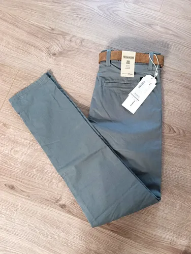 TOM TAILOR Denim Herren Slim Fit Chino Hose mit Gürtel - Wanderhosen aus Baumwoll-Stoff mit Stretch-Anteil für hohen Tragekomfort und Bewegungsfreiheit, ideal für Freizeit und festliche Anlässe.