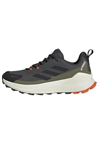 Adidas Herren Terrex Trailmaker 2 GTX Wanderhalbschuh - 47 1/3 - Carbon / Core Black / Olive Strata - Wanderschuhe mit wasserdichter GORE-TEX Membran, bequemer EVA-Zwischensohle und griffiger Continental™ Gummiaußensohle für besten Komfort und Performance auf jedem Terrain.